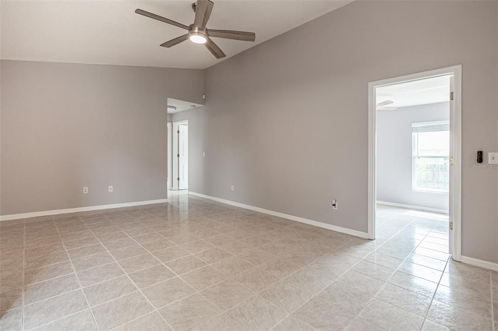 For Sale: $385,000 (3 beds, 2 baths, 1097 Square Feet)