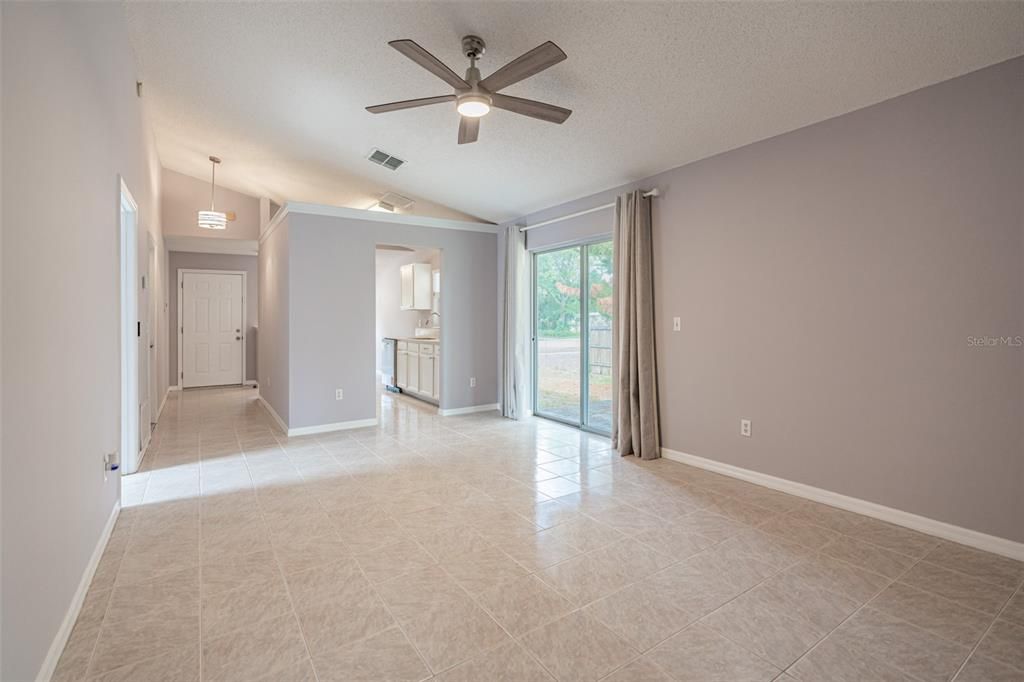 For Sale: $385,000 (3 beds, 2 baths, 1097 Square Feet)