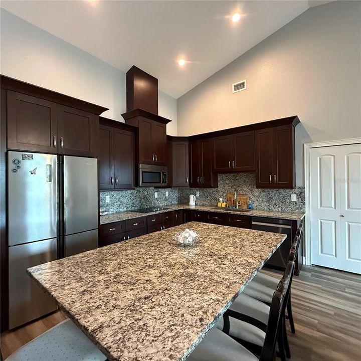 For Rent: $1,700 (2 beds, 1 baths, 1000 Square Feet)