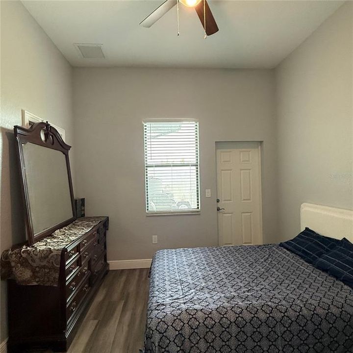 For Rent: $1,700 (2 beds, 1 baths, 1000 Square Feet)