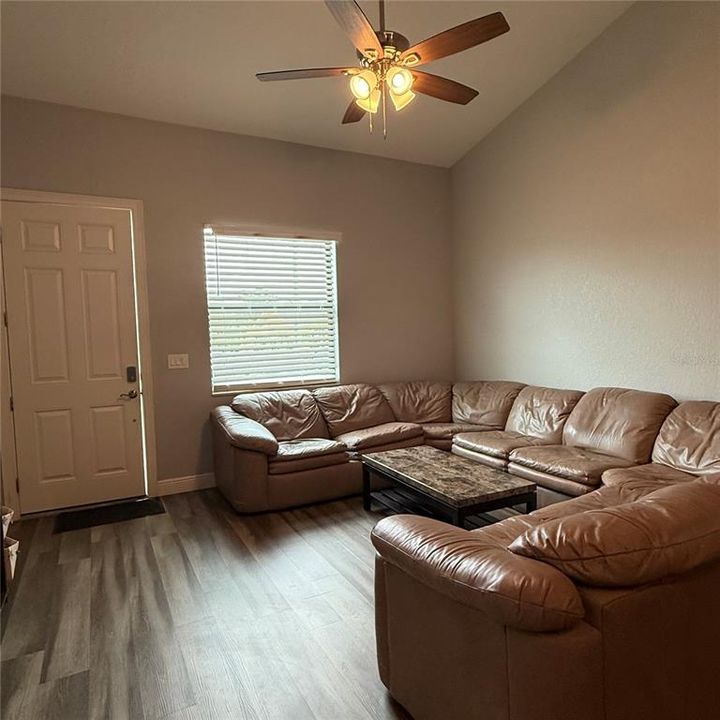 For Rent: $1,700 (2 beds, 1 baths, 1000 Square Feet)