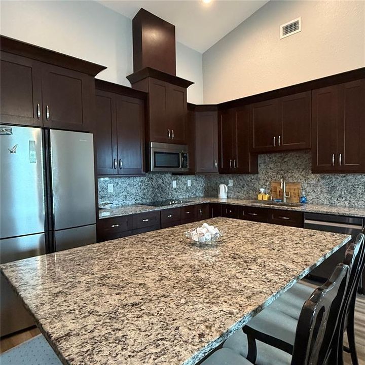 For Rent: $1,700 (2 beds, 1 baths, 1000 Square Feet)