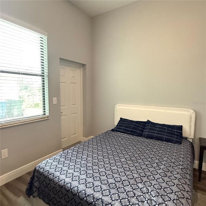 For Rent: $1,700 (2 beds, 1 baths, 1000 Square Feet)