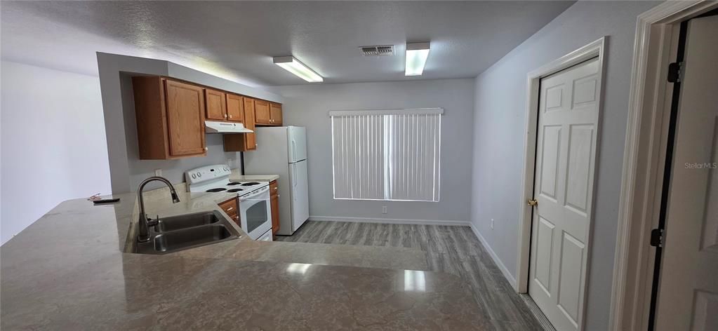 For Rent: $1,900 (3 beds, 2 baths, 1355 Square Feet)
