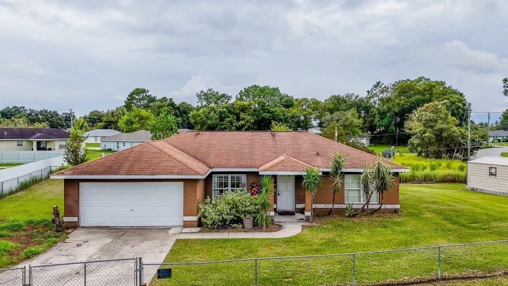 For Rent: $1,900 (3 beds, 2 baths, 1355 Square Feet)