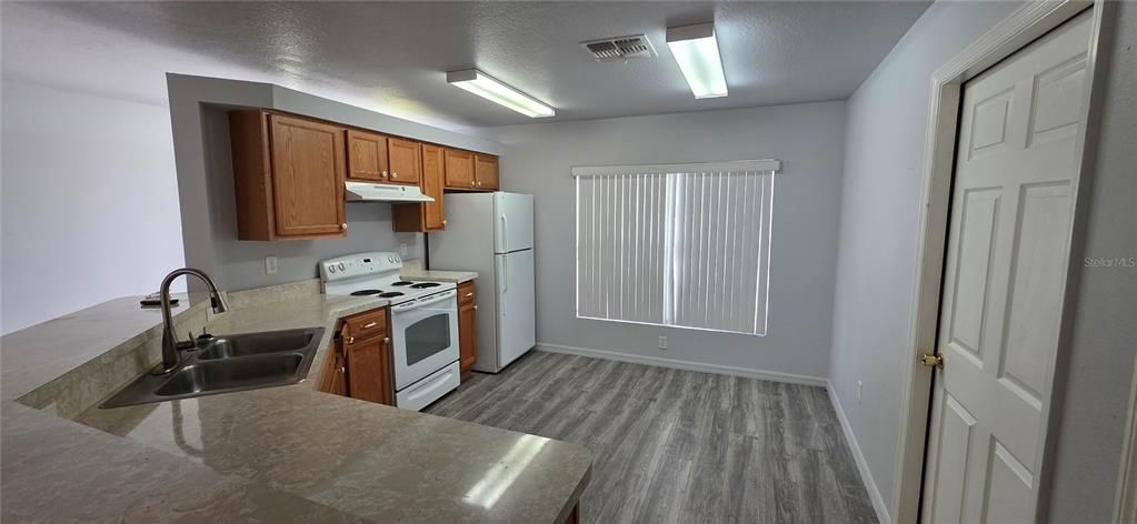 For Rent: $1,900 (3 beds, 2 baths, 1355 Square Feet)