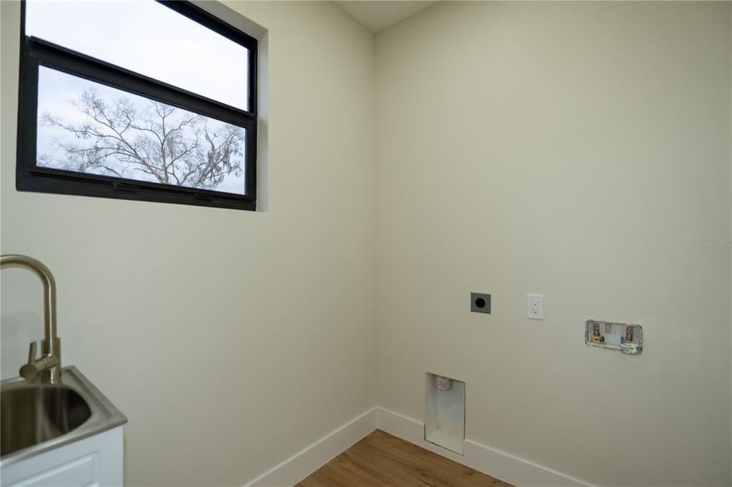 For Sale: $508,998 (3 beds, 2 baths, 1580 Square Feet)