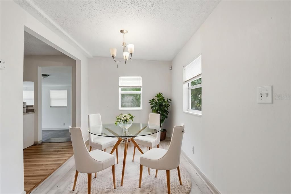На продажу: $199,999 (3 спален, 1 ванн, 1047 Квадратных фут)