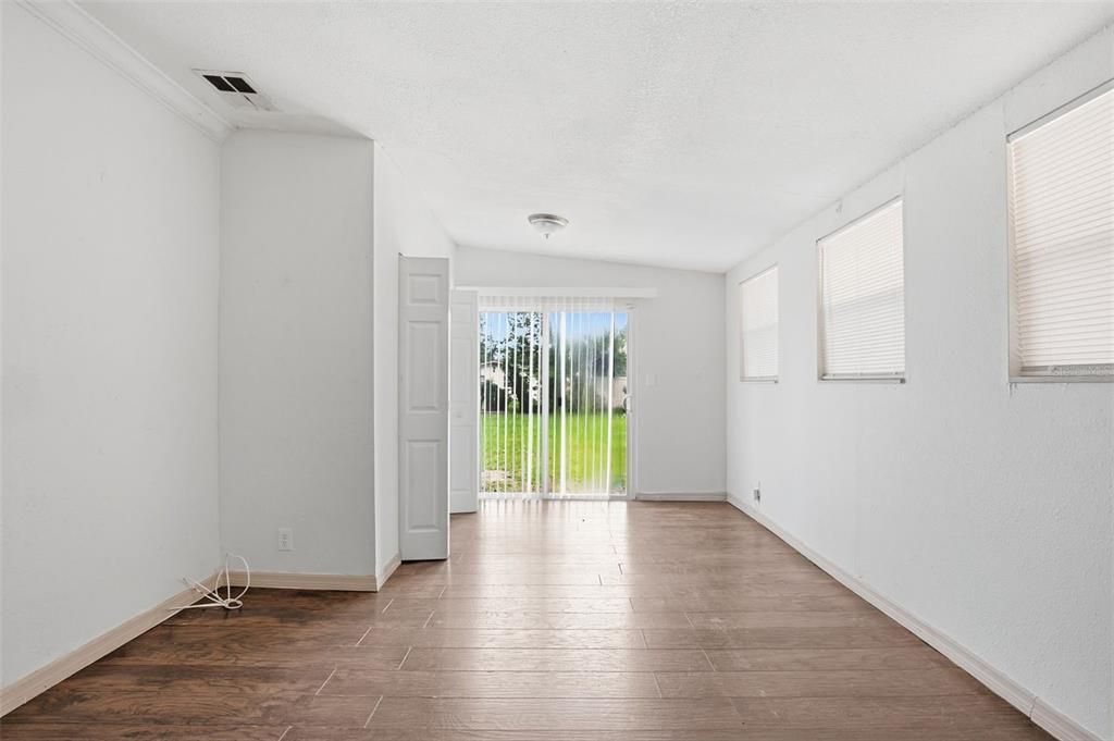 На продажу: $199,999 (3 спален, 1 ванн, 1047 Квадратных фут)