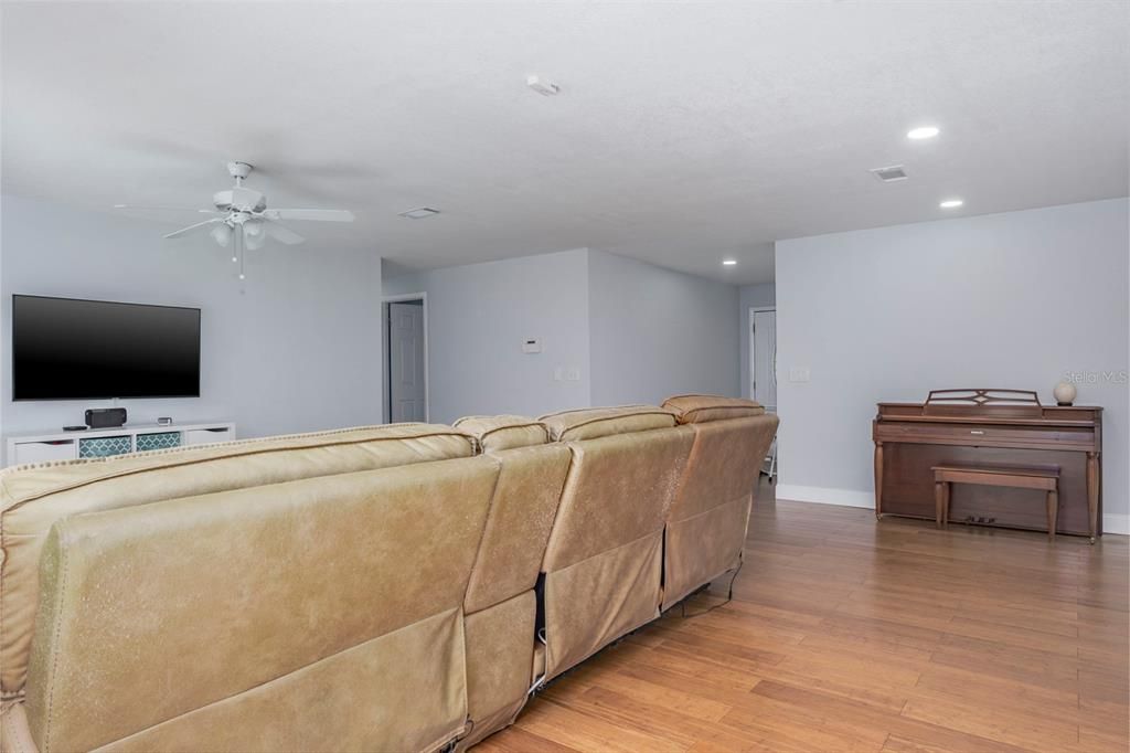 En Venta: $425,000 (3 camas, 2 baños, 1483 Pies cuadrados)