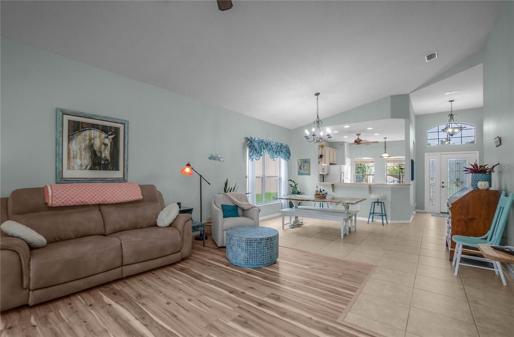 For Sale: $335,000 (3 beds, 2 baths, 1708 Square Feet)