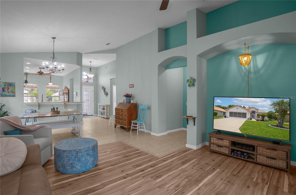 For Sale: $335,000 (3 beds, 2 baths, 1708 Square Feet)