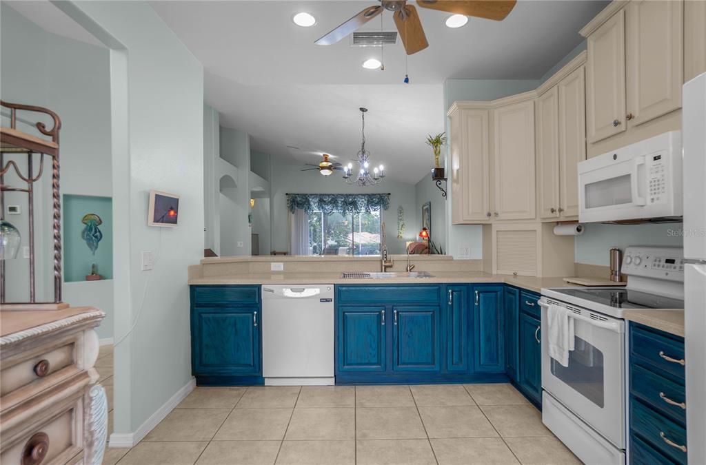 For Sale: $335,000 (3 beds, 2 baths, 1708 Square Feet)
