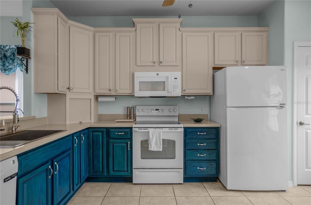 For Sale: $335,000 (3 beds, 2 baths, 1708 Square Feet)