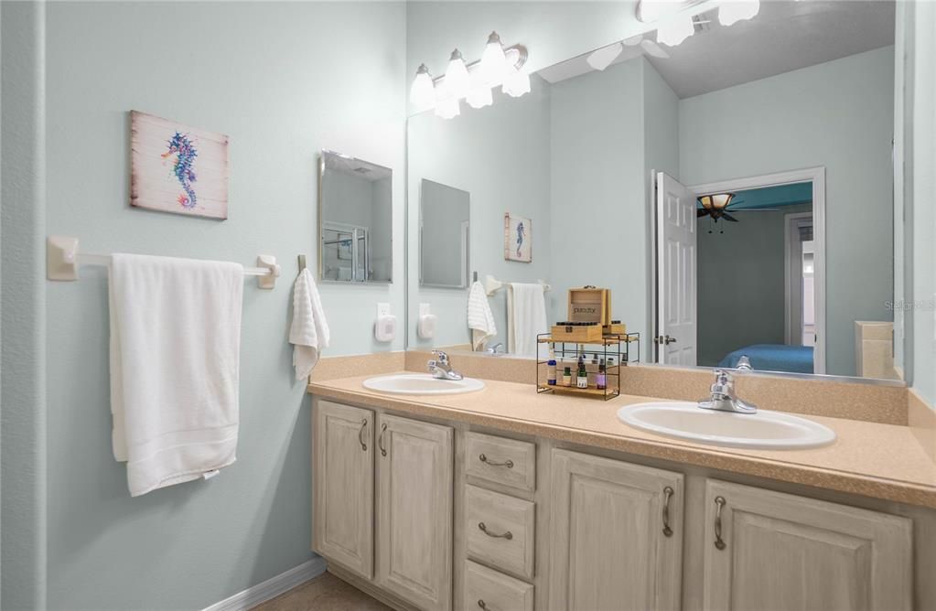For Sale: $335,000 (3 beds, 2 baths, 1708 Square Feet)
