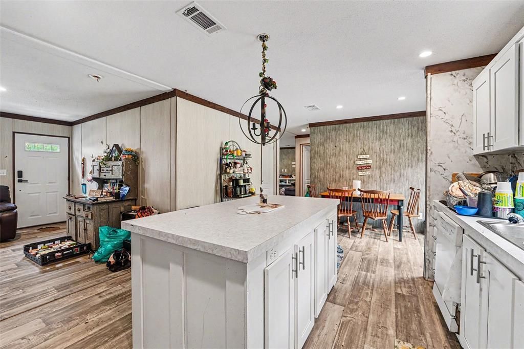 For Sale: $275,000 (3 beds, 2 baths, 1539 Square Feet)