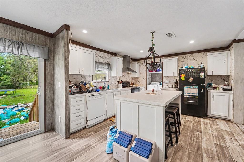 For Sale: $275,000 (3 beds, 2 baths, 1539 Square Feet)