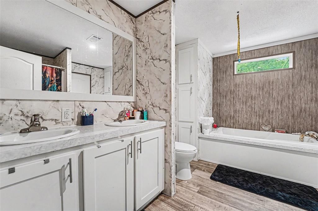 For Sale: $275,000 (3 beds, 2 baths, 1539 Square Feet)