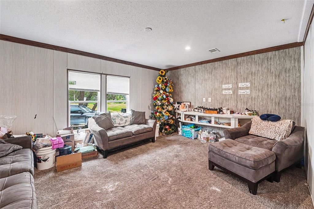 For Sale: $275,000 (3 beds, 2 baths, 1539 Square Feet)