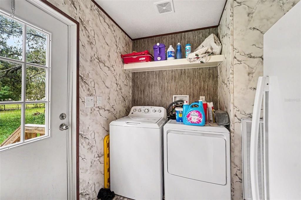 For Sale: $275,000 (3 beds, 2 baths, 1539 Square Feet)