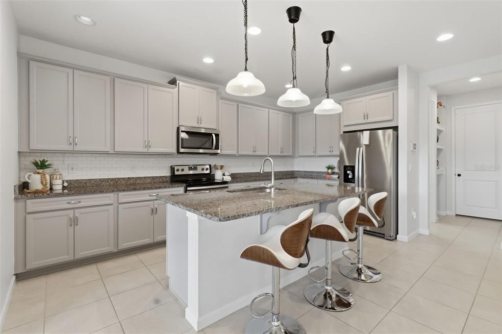 For Sale: $550,000 (4 beds, 3 baths, 3176 Square Feet)