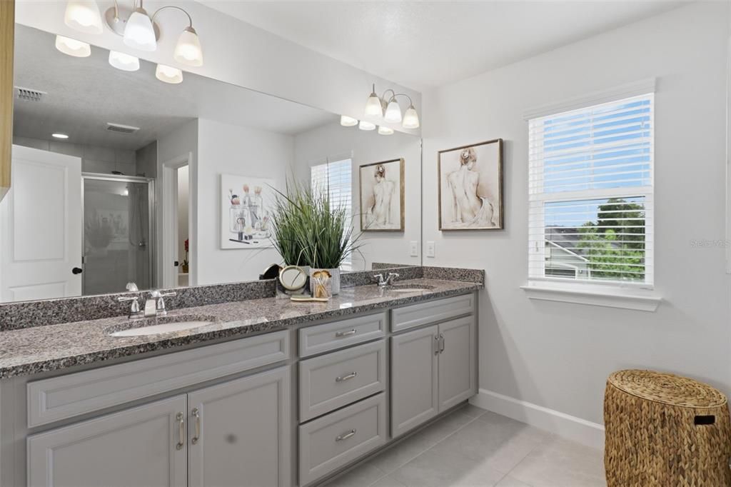 For Sale: $550,000 (4 beds, 3 baths, 3176 Square Feet)