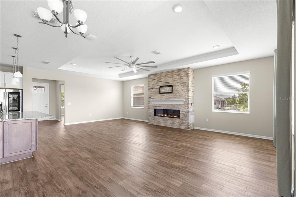 For Sale: $374,000 (2 beds, 2 baths, 1983 Square Feet)