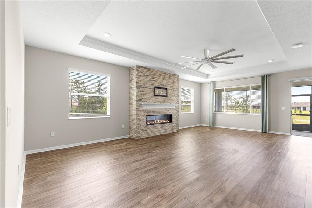 For Sale: $374,000 (2 beds, 2 baths, 1983 Square Feet)