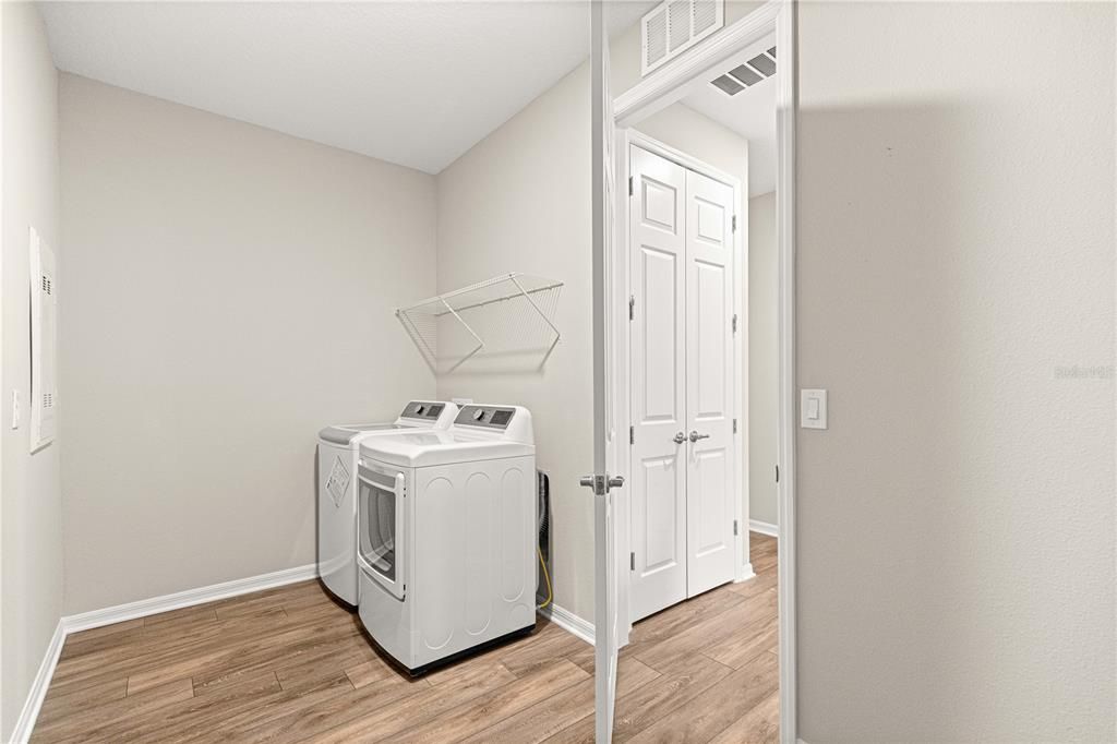 For Sale: $374,000 (2 beds, 2 baths, 1983 Square Feet)