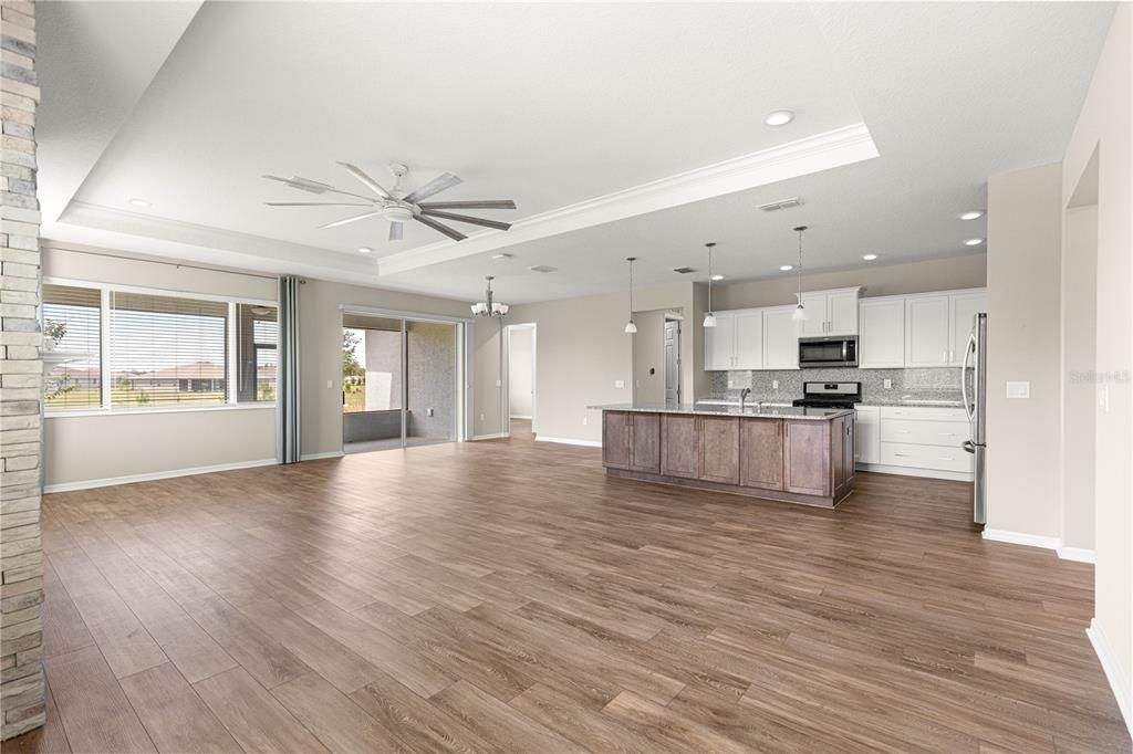 For Sale: $374,000 (2 beds, 2 baths, 1983 Square Feet)