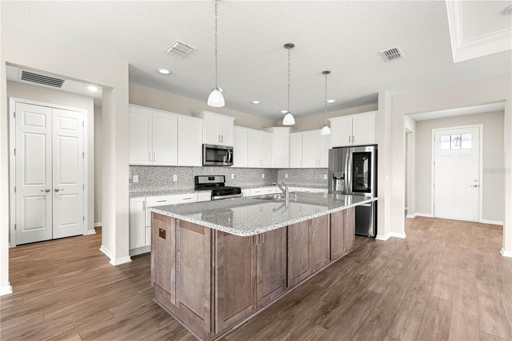 For Sale: $374,000 (2 beds, 2 baths, 1983 Square Feet)