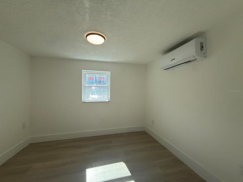For Rent: $1,350 (1 beds, 1 baths, 304 Square Feet)