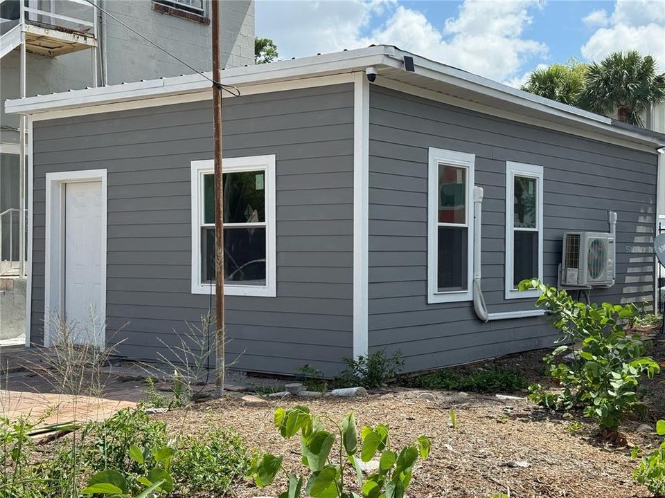 For Rent: $1,350 (1 beds, 1 baths, 304 Square Feet)
