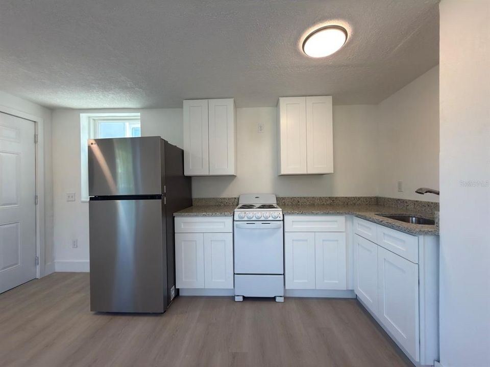For Rent: $1,350 (1 beds, 1 baths, 304 Square Feet)