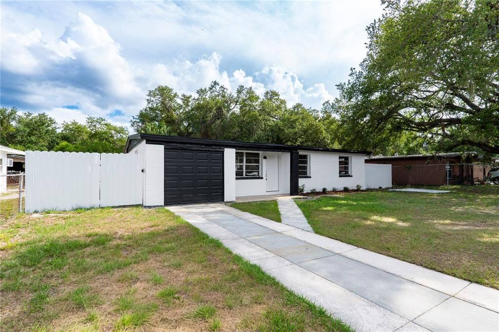 For Sale: $329,000 (3 beds, 2 baths, 1084 Square Feet)