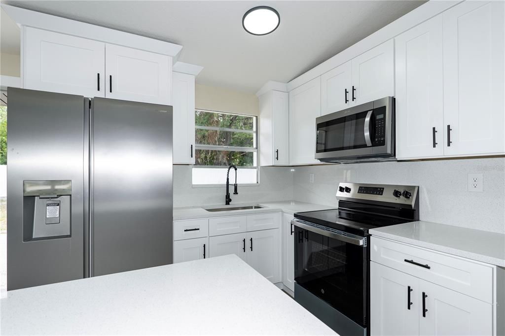 For Sale: $329,000 (3 beds, 2 baths, 1084 Square Feet)