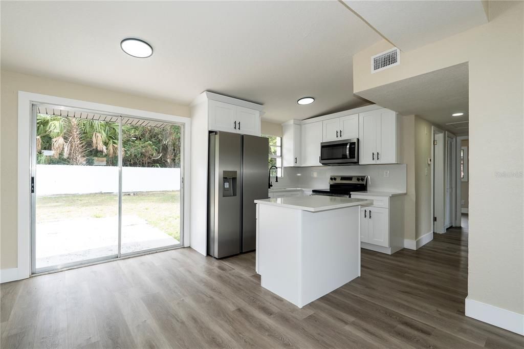 For Sale: $329,000 (3 beds, 2 baths, 1084 Square Feet)