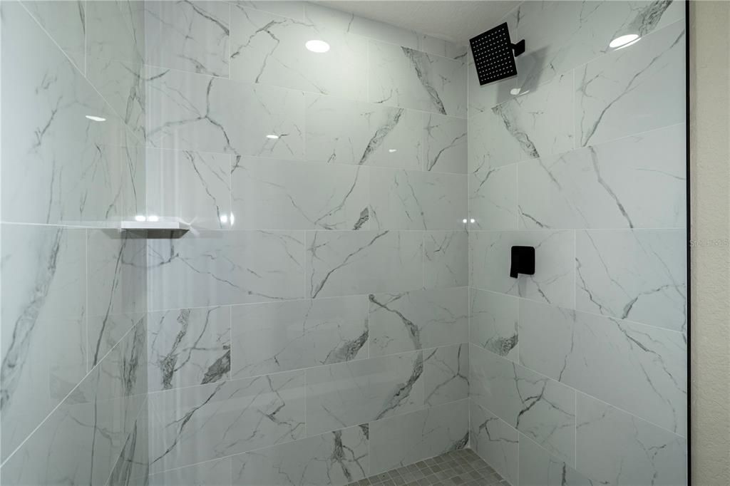 For Sale: $329,000 (3 beds, 2 baths, 1084 Square Feet)