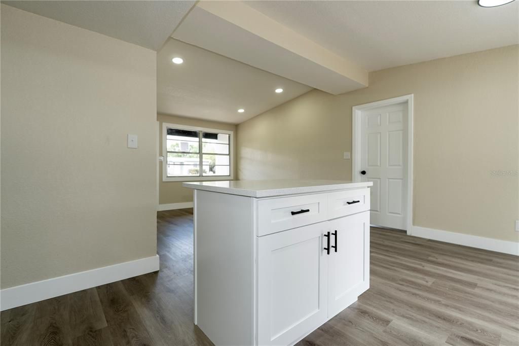 For Sale: $329,000 (3 beds, 2 baths, 1084 Square Feet)