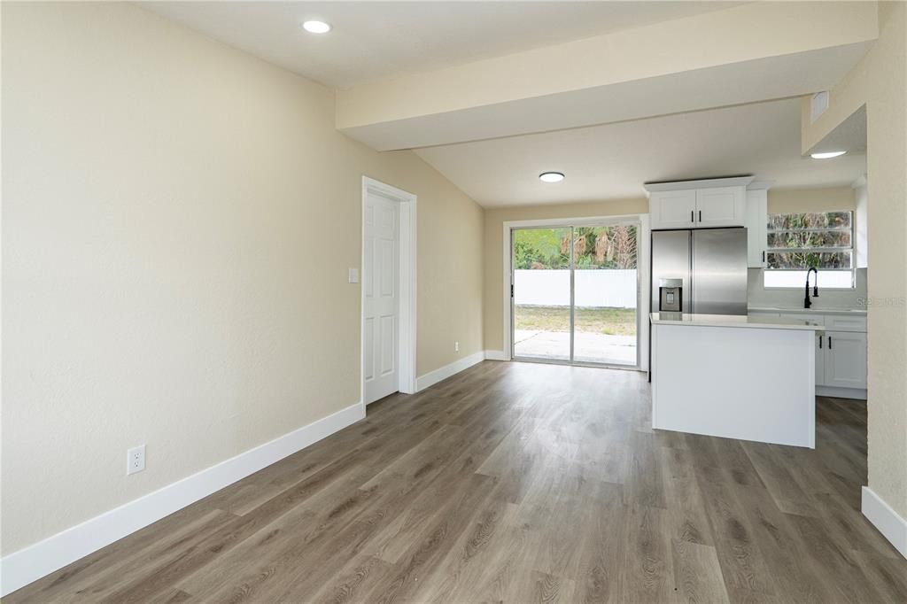 For Sale: $329,000 (3 beds, 2 baths, 1084 Square Feet)