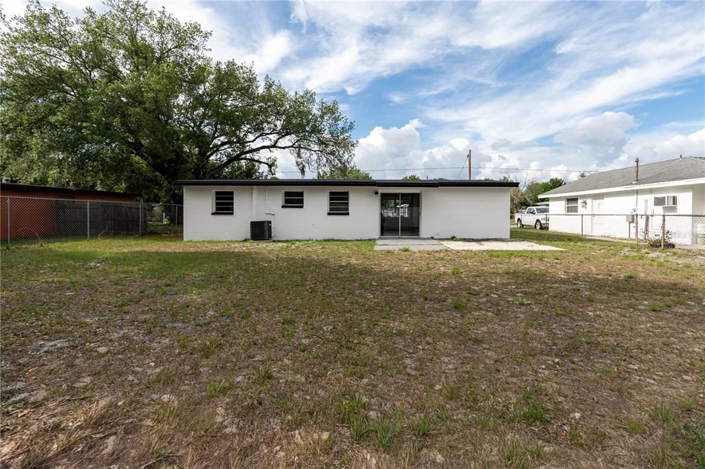 For Sale: $329,000 (3 beds, 2 baths, 1084 Square Feet)
