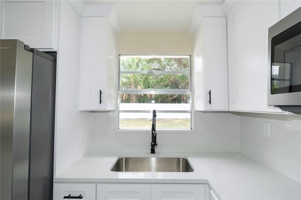 For Sale: $329,000 (3 beds, 2 baths, 1084 Square Feet)