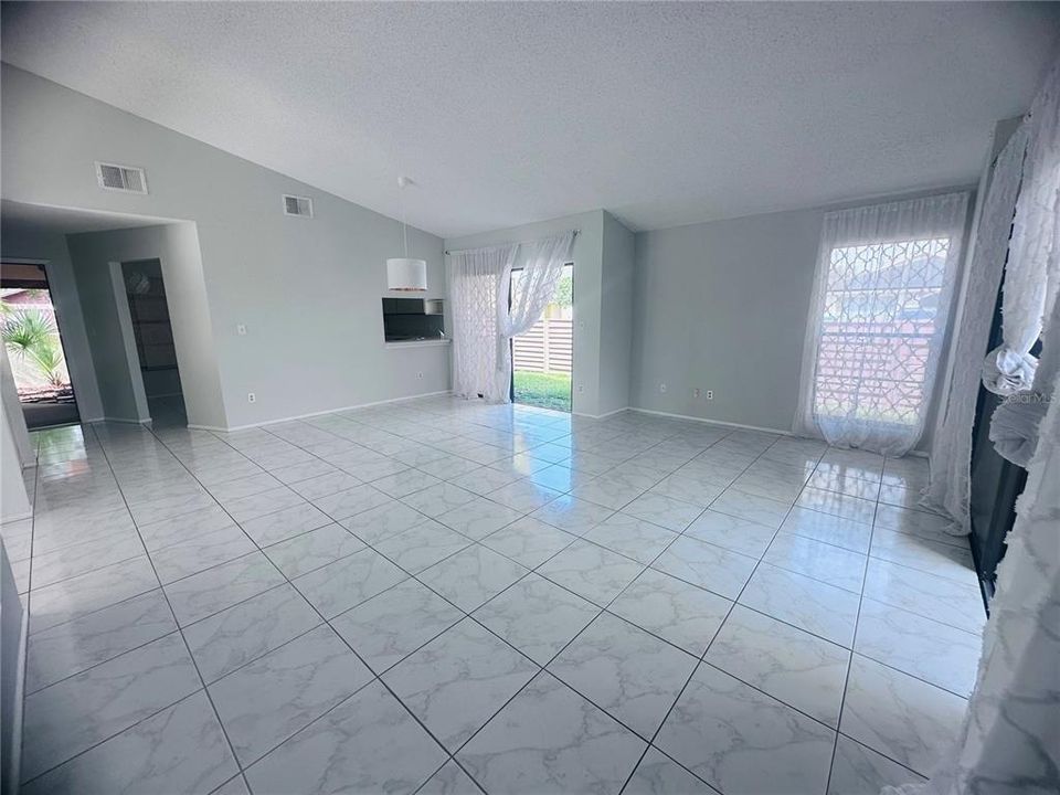 В аренду: $2,100 (2 спален, 2 ванн, 1516 Квадратных фут)