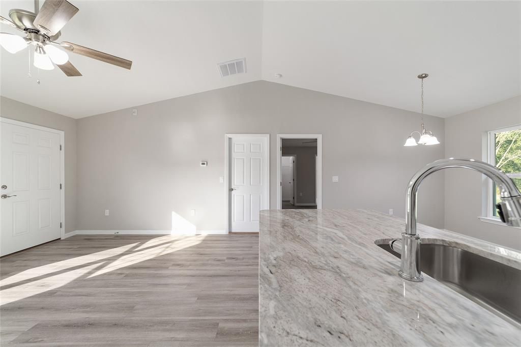 For Sale: $249,000 (3 beds, 2 baths, 1089 Square Feet)