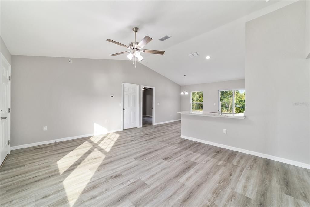 For Sale: $249,000 (3 beds, 2 baths, 1089 Square Feet)