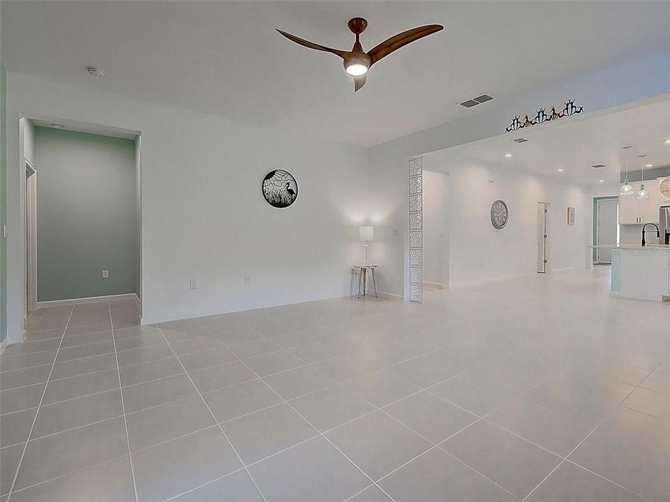 For Sale: $490,000 (3 beds, 3 baths, 2373 Square Feet)