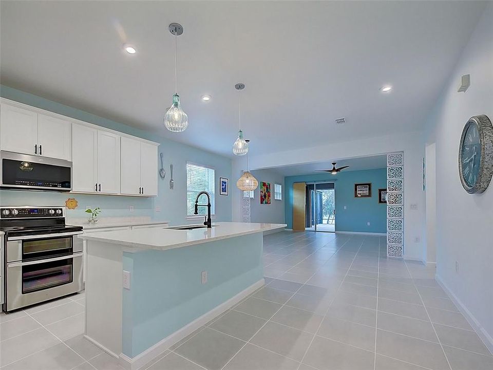 For Sale: $490,000 (3 beds, 3 baths, 2373 Square Feet)
