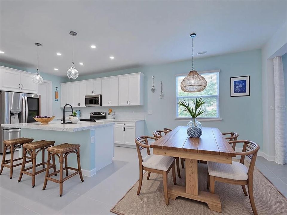 For Sale: $490,000 (3 beds, 3 baths, 2373 Square Feet)