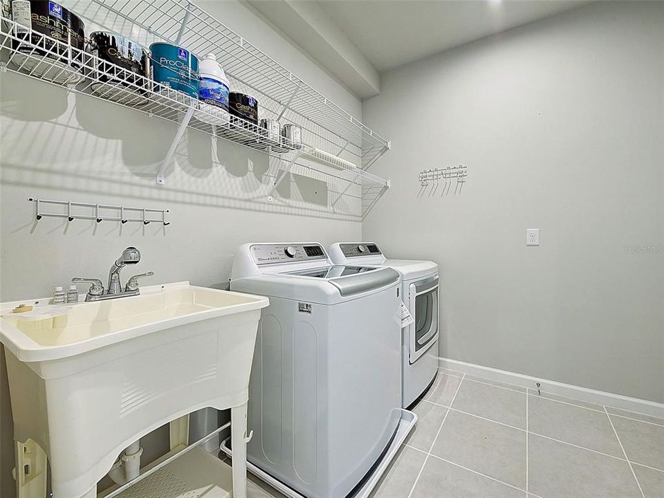 For Sale: $490,000 (3 beds, 3 baths, 2373 Square Feet)