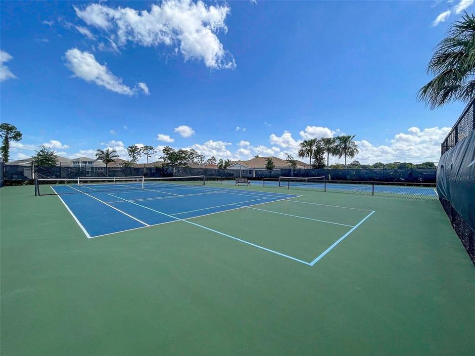 For Sale: $490,000 (3 beds, 3 baths, 2373 Square Feet)